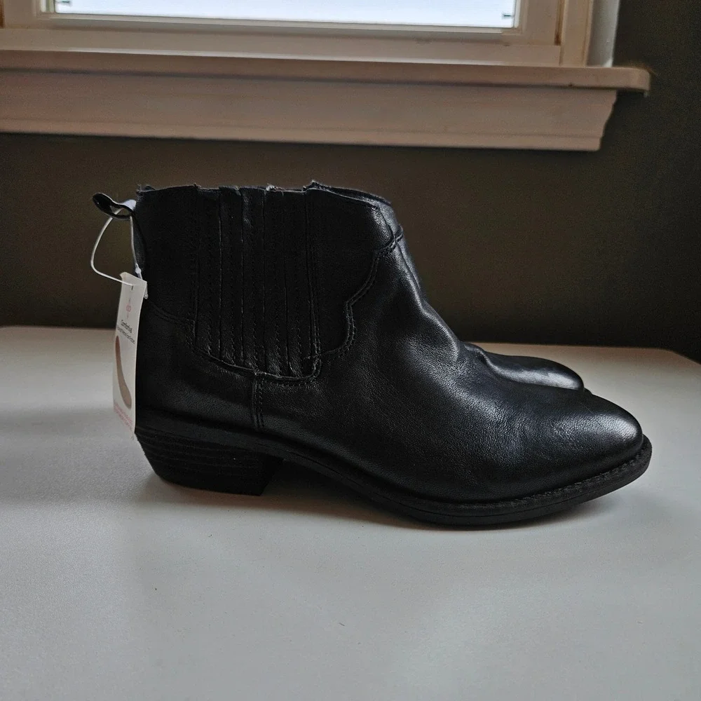 Comfortiva Black Leather Ankle Boots Womens 6.5W Wide Office Western Solid